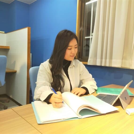 勉強カフェ 天王寺寺田町スタジオの内観写真